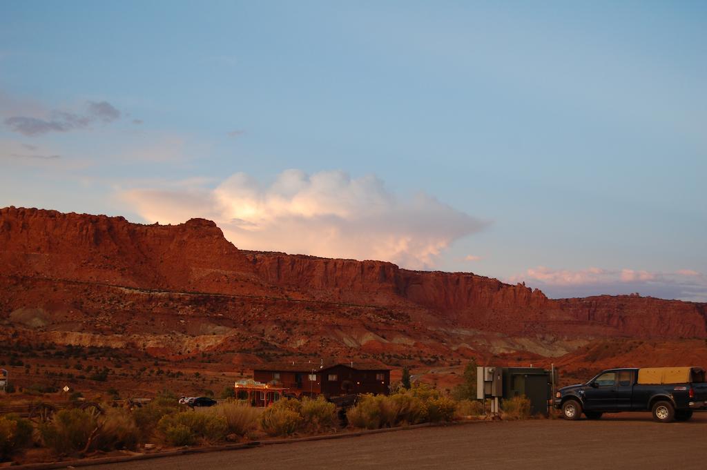 The Rim Rock Inn Torrey Exterior photo