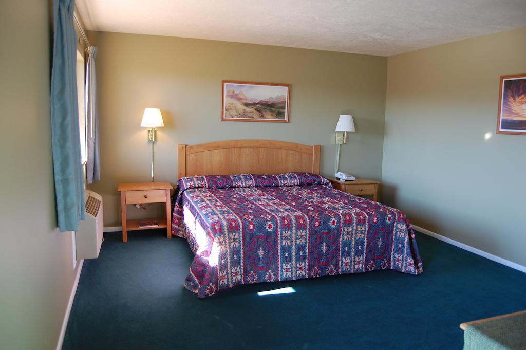 The Rim Rock Inn Torrey Room photo