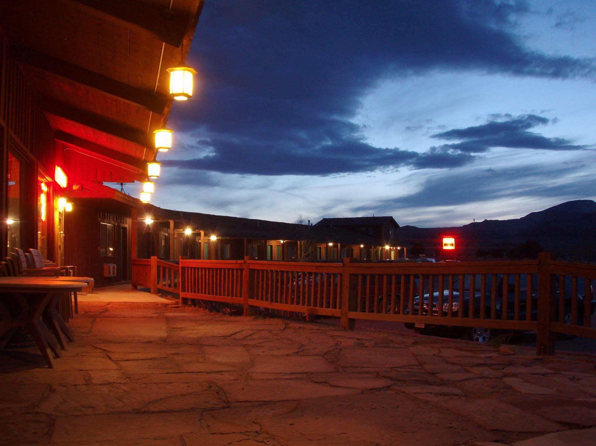 The Rim Rock Inn Torrey Exterior photo